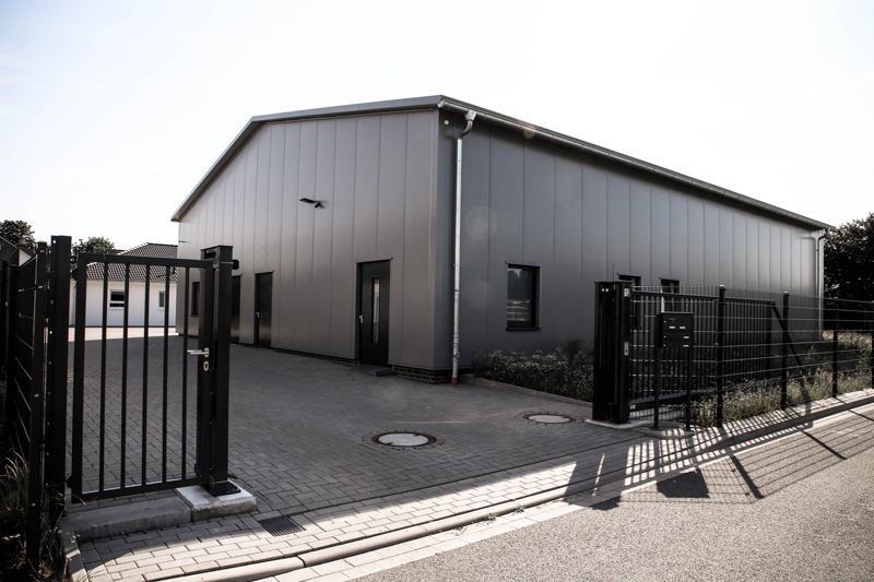 Der 2018 gebaute Neubau der zweiten Betriebsstätte am Porscheweg in Cloppenburg-Emstekerfeld